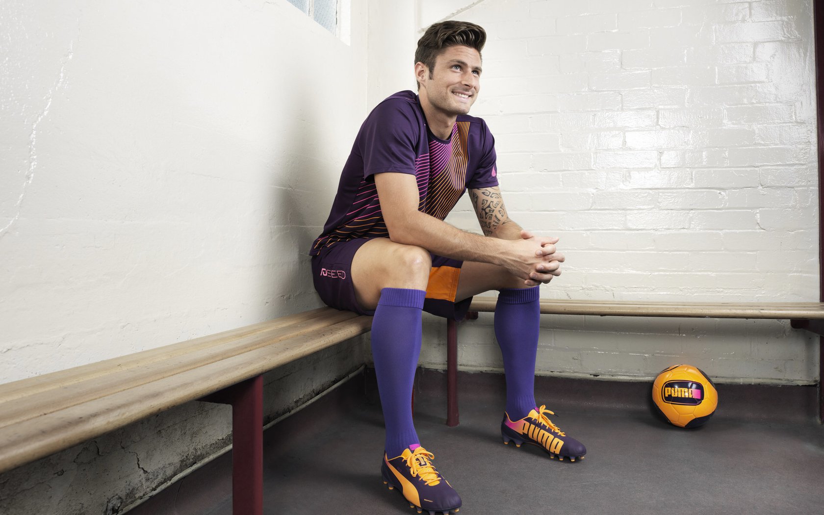 巴黎圣日耳曼吸引全球关注度创新高，巴黎圣日耳曼全员合照